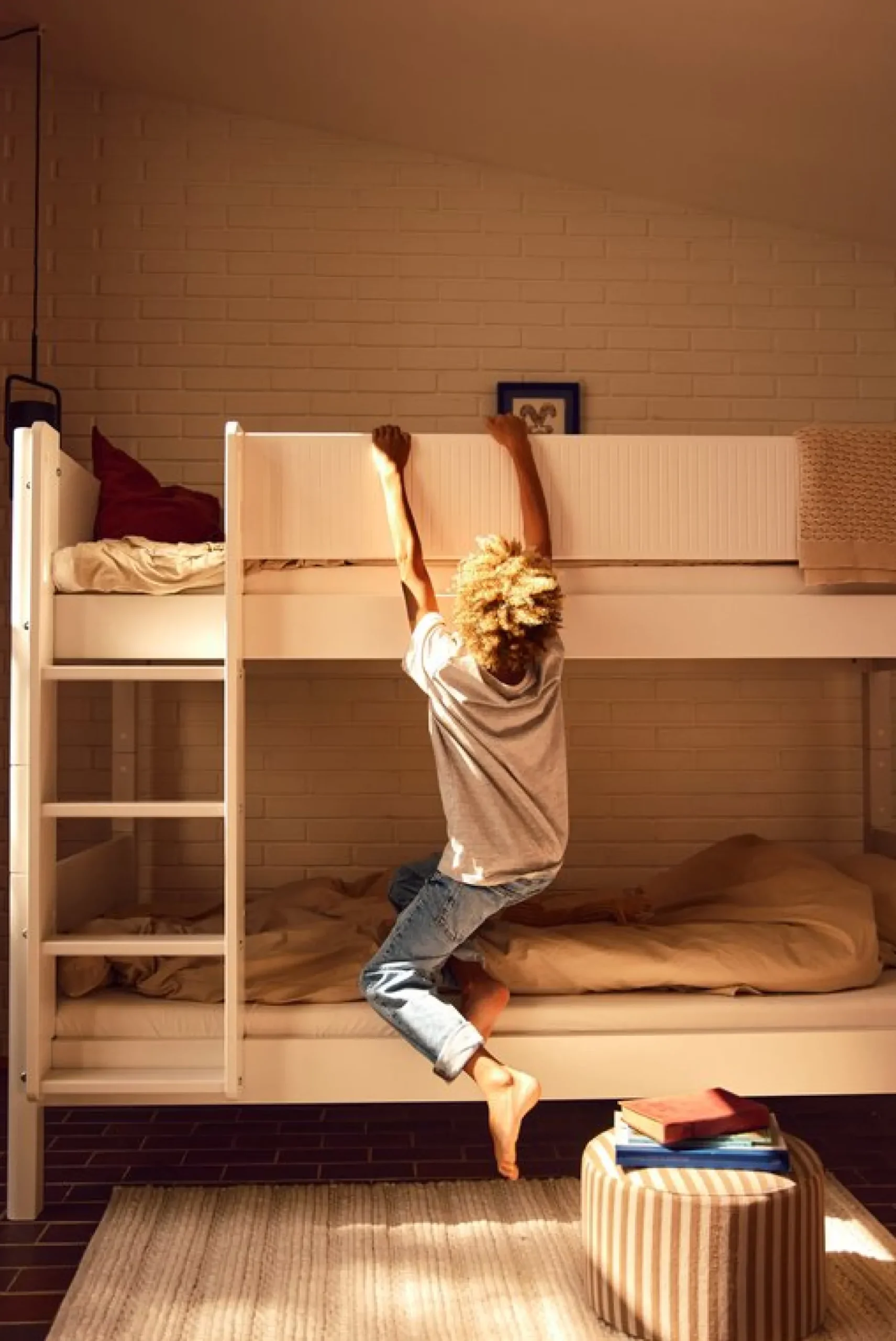 Etagenbett mit senkrechter Leiter