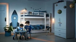 Etagenbett mit senkrechter Leiter