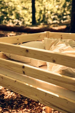 Halbhohes Bett