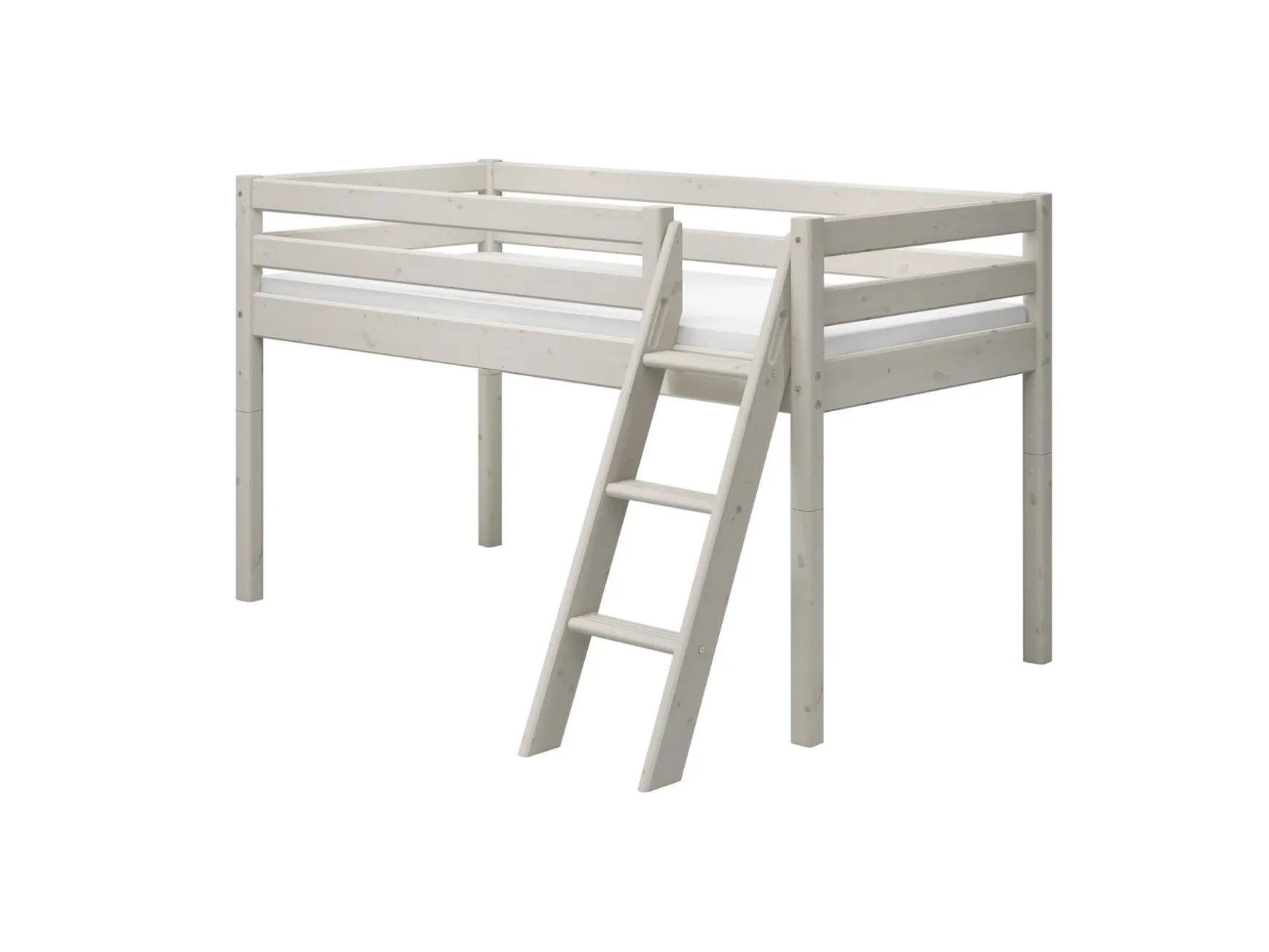 Halbhohes Bett mit Schrägleiter