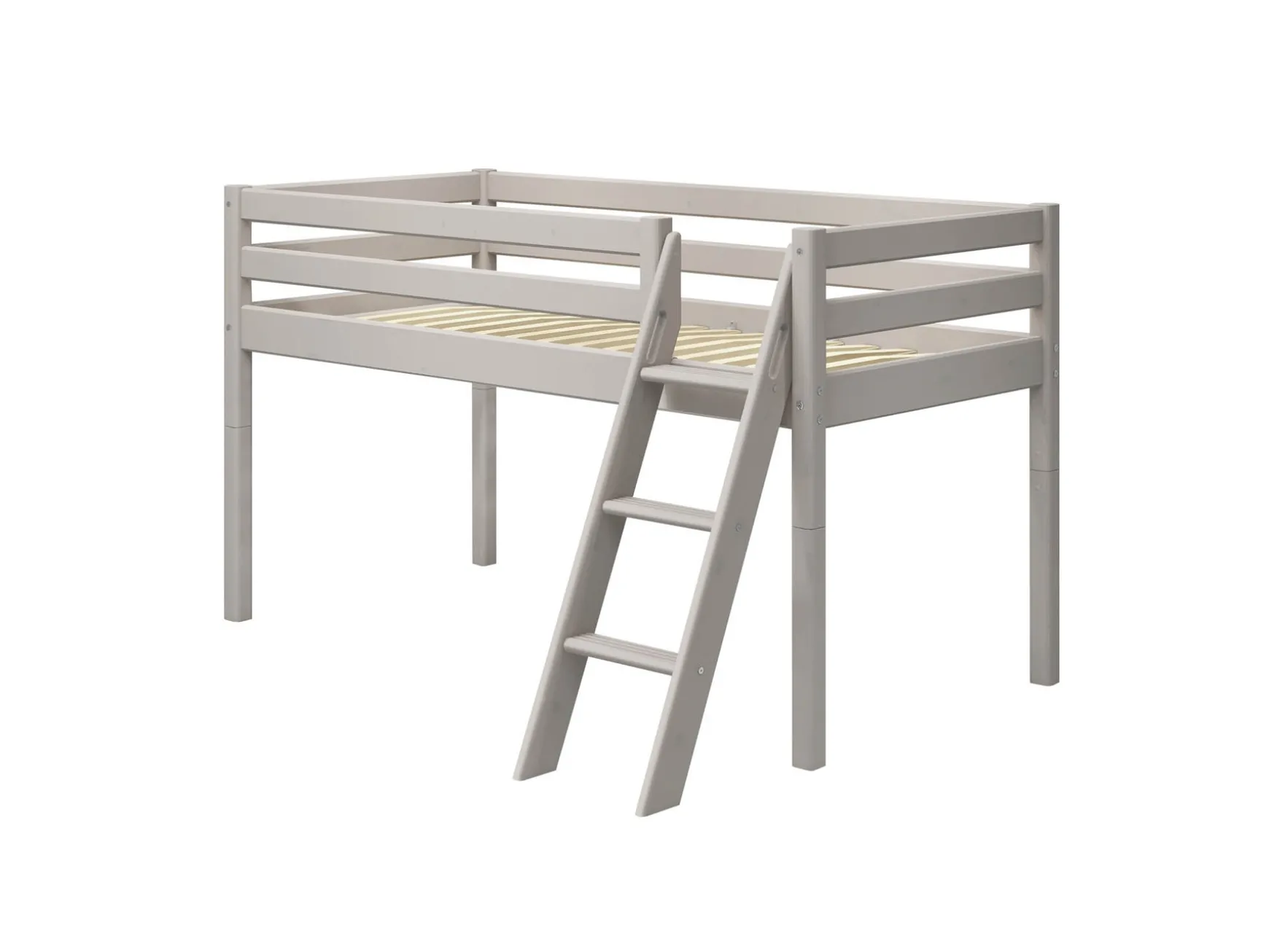 Halbhohes Bett mit Schrägleiter