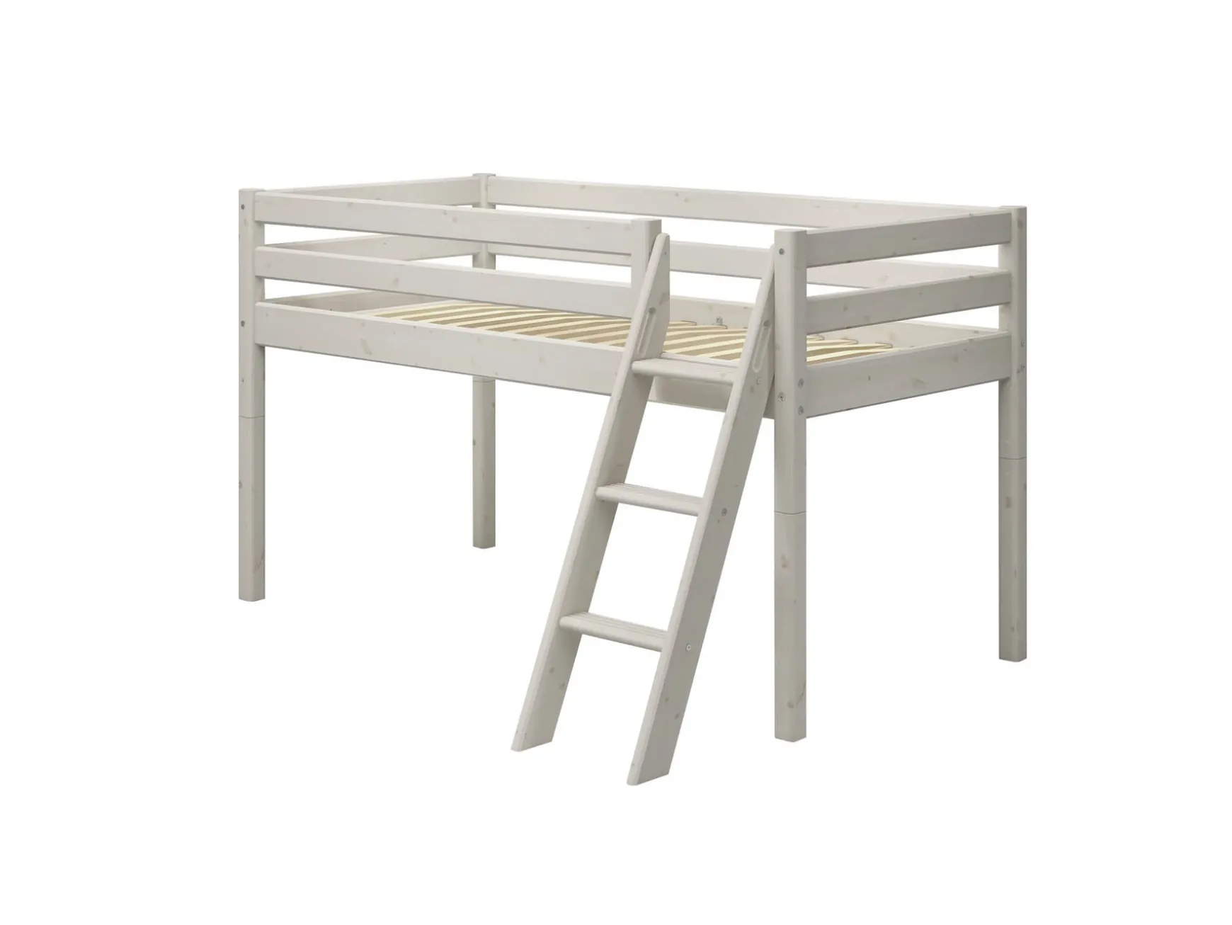 Halbhohes Bett mit Schrägleiter