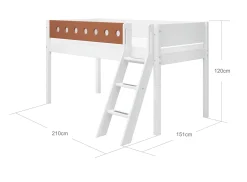 Halbhohes Bett mit Schrägleiter