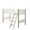 Mittelhohes Bett mit Schrägleiter