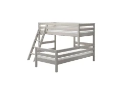 Mittelhohes Bett mit Schrägleiter