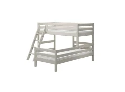 Mittelhohes Bett mit Schrägleiter