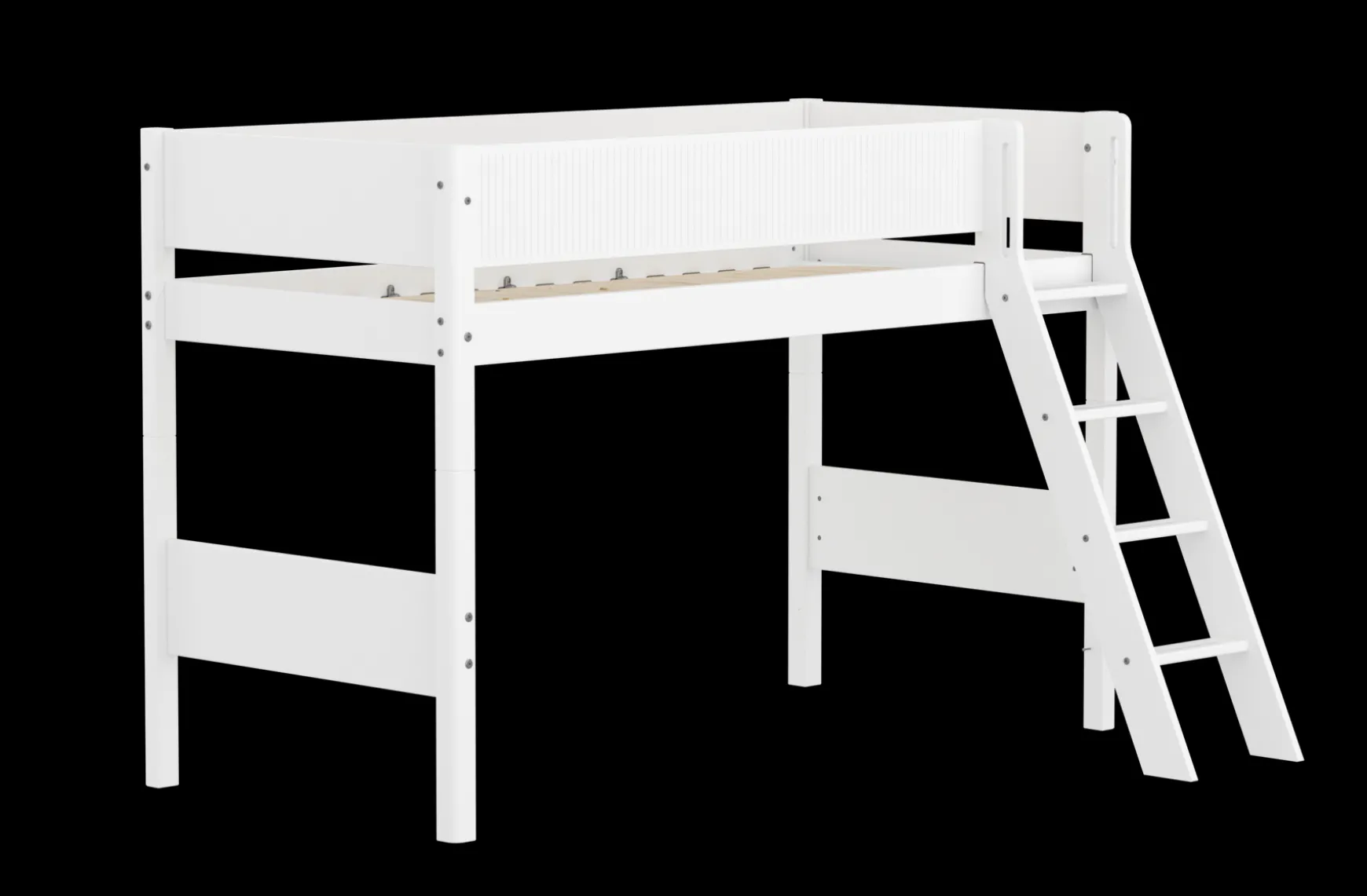 Mittelhohes Bett mit Schrägleiter