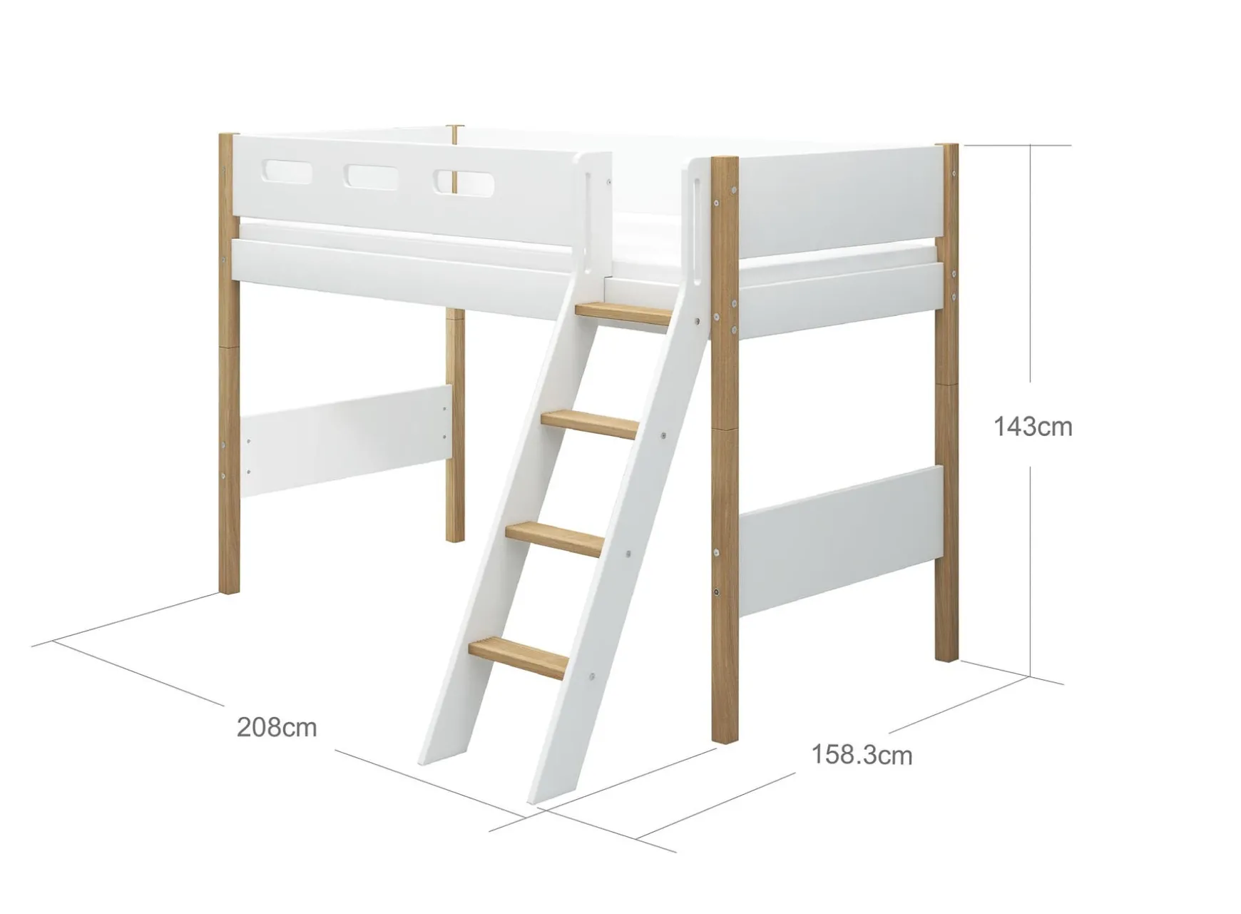 Mittelhohes Bett mit Schrägleiter