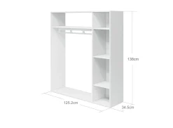Offener Kleiderschrank